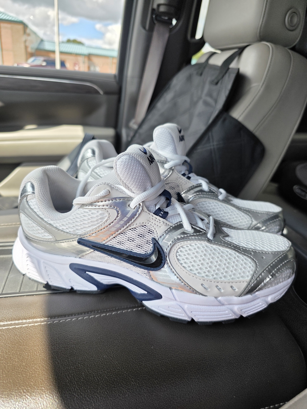Womens Nike V5 RNR White, Navy & Silver Sneakers, NWOT Size 9.5